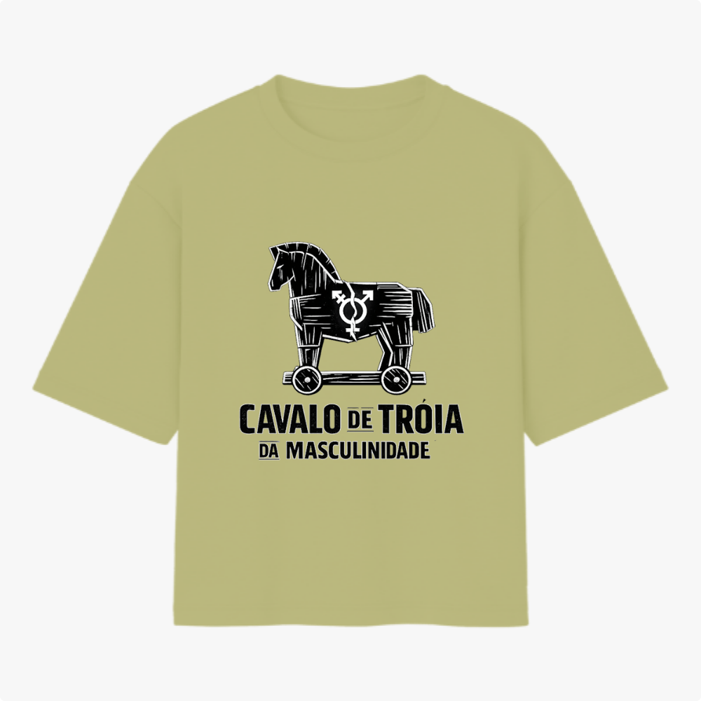 Camiseta com estampa frontal de cavalo de Tróia com símbolo masculino e texto "CAVALO DE TRÓIA DA MASCULINIDADE" e estampa traseira de logotipo circular.