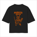 Camiseta com estampa frontal de um logotipo minimalista "PK" e estampa traseira de um guerreiro samurai com espada empunhada, acompanhado do texto "Parker Squad".