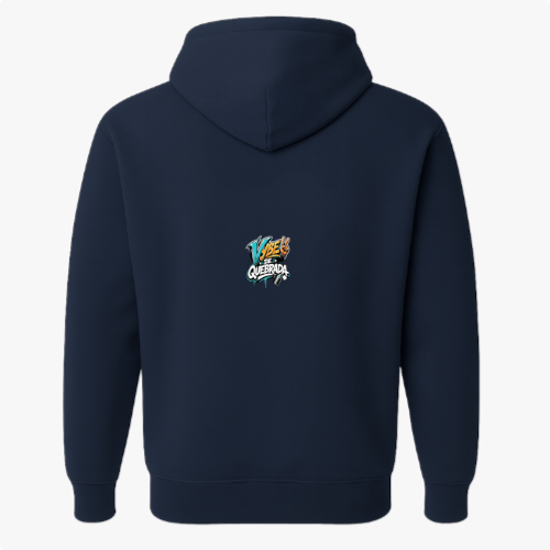 Moletom com estampa frontal de uma linha com texto e estampa traseira com texto estilizado em camadas sobrepostas, criando efeito tridimensional.
