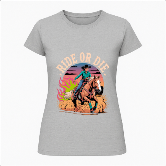 Camiseta com estampa frontal de cowboy montado em cavalo, fundo de pôr do sol com chamas verdes e a frase "Ride or Die" em destaque.