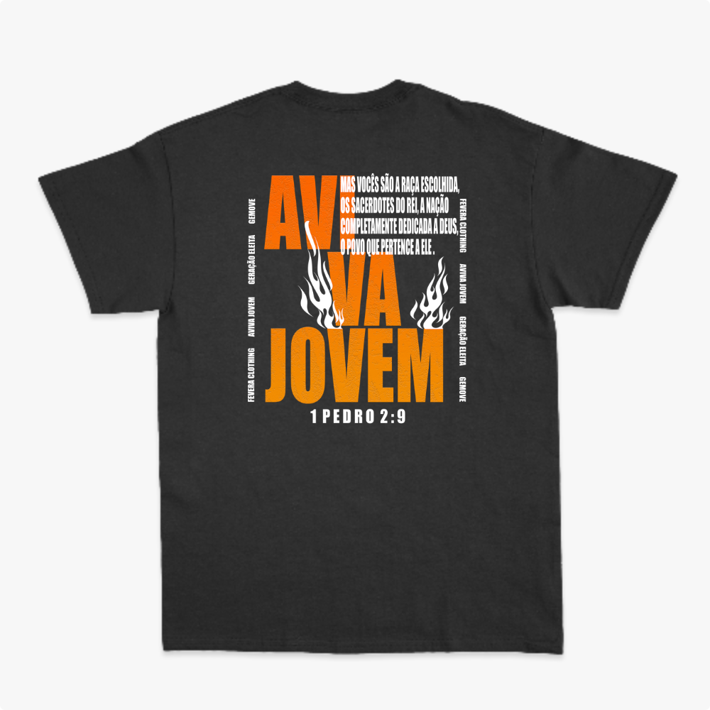 Camiseta com estampa frontal de um círculo com formas geométricas e texto centralizado, e estampa traseira de texto "AVIVA JOVEM" com chamas e citação bíblica.