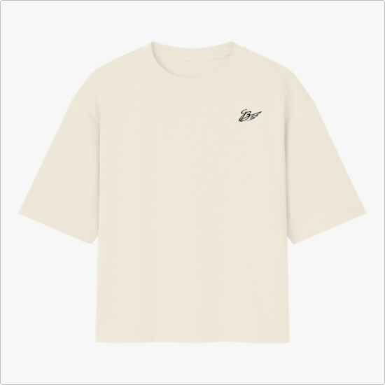 Camiseta com estampa frontal de assinatura estilizada e estampa traseira de foto de piloto com capacete, texto “SEMPRE EM FRENTE” e “TOLET” repetido.