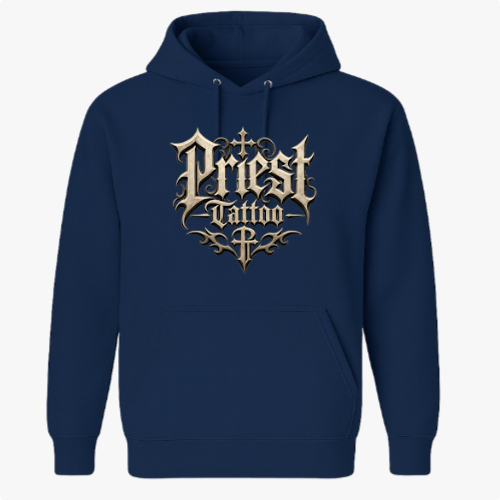 Moletom com estampa frontal de letras góticas ornamentadas formando "Priest Tattoo" e estampa traseira de ilustração detalhada de um buldogue francês correndo.