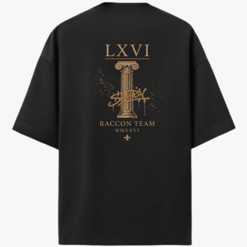 Camiseta com estampa frontal de "LXVI" em estilo clássico e estampa traseira de colunas gregas com "LXVI", grafite, "Raccon Team" e "MMXXVI".