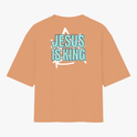 Camiseta com estampa frontal de um desenho estilizado em forma de zigzag e estampa traseira de texto "JESUS IS KING" sobre uma estrela estilizada.