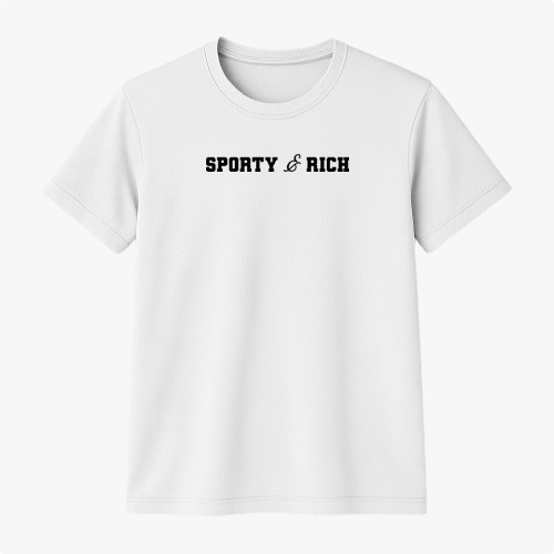 Camiseta com estampa frontal de "Sporty & Rich" em fonte estilizada e estampa traseira de "Sporty & Rich Running Club" com "Rower Club" em destaque.