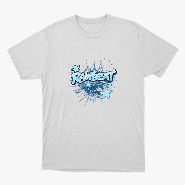 Camiseta com estampa frontal de texto estilizado "RAWBEAT" cercado por estrelas e elementos gráficos que remetem a um fundo cheio de dinamismo.