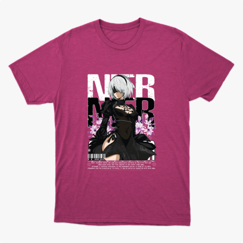 Camiseta com estampa frontal de personagem com cabelo prateado, vestindo traje estilizado, entre flores roxas, acompanhada de letras grandes e código de barras.