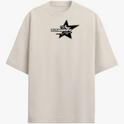 Camiseta com estampa frontal de uma estrela estilizada com efeito pontilhado, centralizada e envolvendo o nome "Titanriff" em fonte destacada.