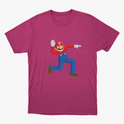 Camiseta com estampa frontal de um personagem icônico de macacão levantando uma mão aberta e apontando na outra direção, em posição alegre e animada.