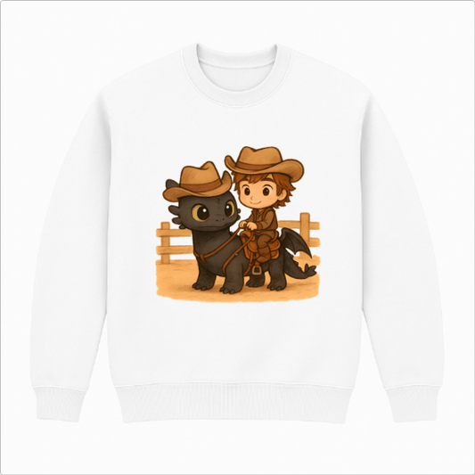 Moletom com estampa frontal de menino e dragão usando chapéus de cowboy, em frente a uma cerca, criando um cenário de fazenda animado.
