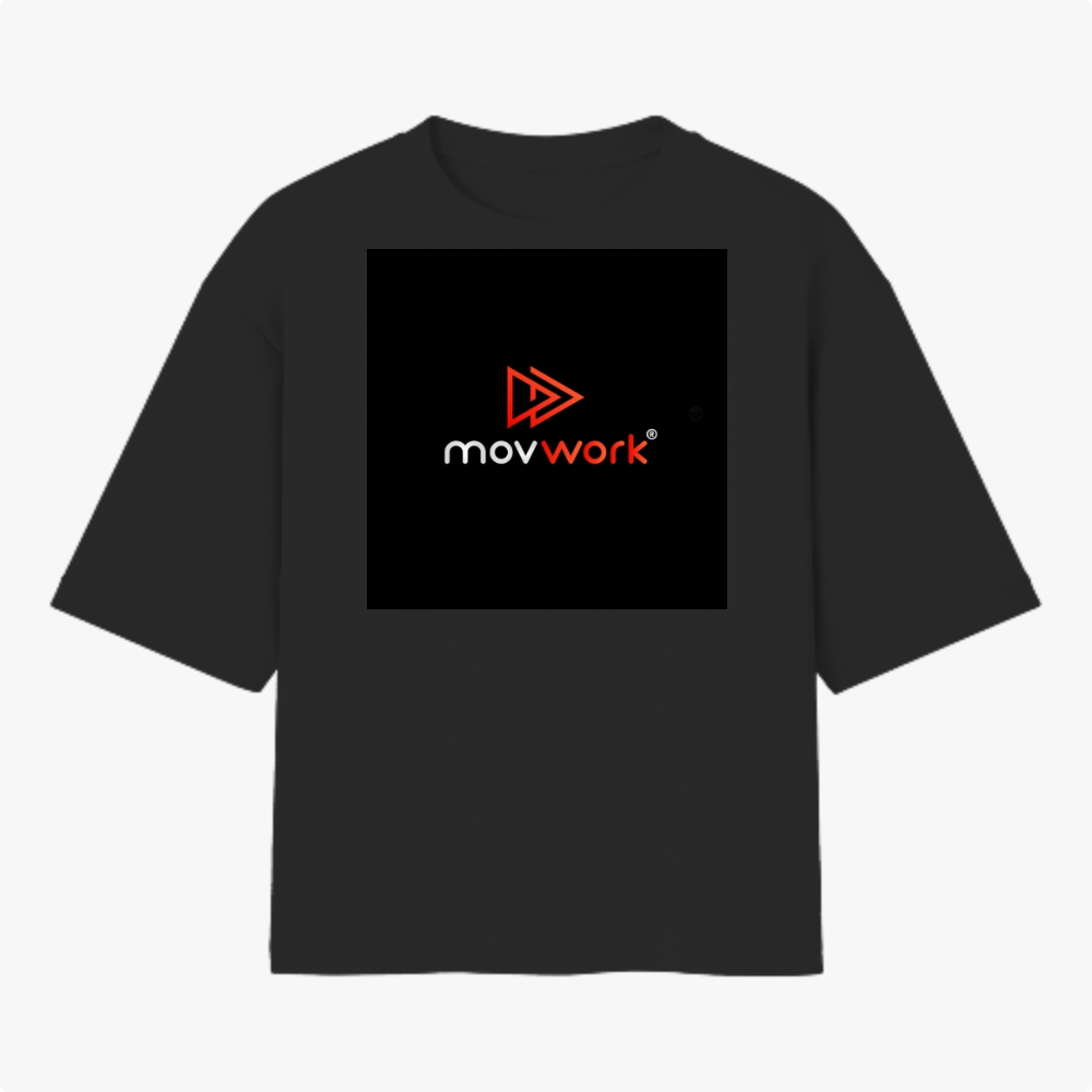 Camiseta com estampa frontal de logotipo formado por triângulo duplo e texto "movwork" estilizado, e estampa traseira repetindo o mesmo logotipo.