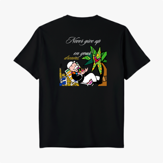 Camiseta com estampa frontal de escrita estilizada vertical no lado direito e estampa traseira de imagem colorida de personagem relaxando com frase inspiradora.