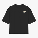 Camiseta com estampa frontal de ondas estilizadas e estampa traseira de moto emoldurada por correntes com a frase "Quit Your Job Let's Ride".