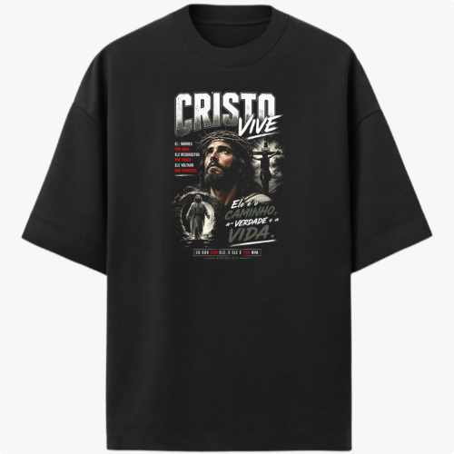 Camiseta com estampa frontal de um rosto cercado por elementos religiosos, incluindo uma cruz, e frases destacando mensagens espirituais.