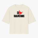 Camiseta com estampa frontal de coração estilizado e palavras em destaque ao redor, e estampa traseira de gráfico circular com palavras dispostas radialmente.