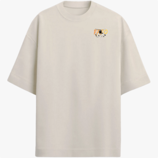 Camiseta com estampa frontal de "FAFO" em destaque e estampa traseira com figura masculina, helicópteros ao fundo e a frase "Fuck Around Find Out".