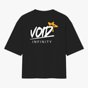 Camiseta com estampa traseira de texto "VOID" estilizado com uma estrela ao fundo e a palavra "INFINITY" logo abaixo, em um design moderno e impactante.