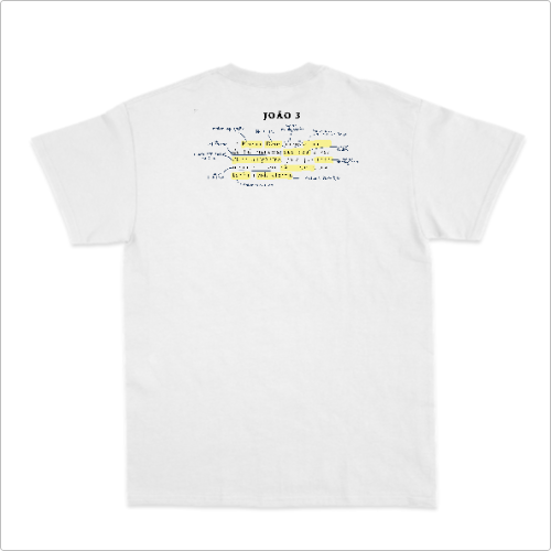Camiseta com estampa frontal de texto "PREACHING John 3:16" em vermelho e estampa traseira com mix de textos, incluindo "JOÃO 3" e elementos sublinhados.