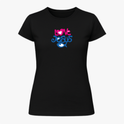 Camiseta com estampa frontal de texto estilizado "Love Jesus" em duas linhas, com um coração integrado no "Love" e um peixe abaixo de "Jesus".
