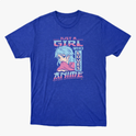 Camiseta com estampa frontal de ilustração de garota de cabelo azul e textos estilizados “Just a girl who loves anime” em fonte desenhada e moderna.