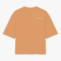 Camiseta com estampa frontal de texto "RIVALS" e estampa traseira de carro de corrida com texto "NO SAFETY. NO MERCY. RIVALS" sobreposto.
