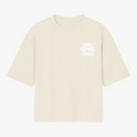 Camiseta com estampa frontal de texto estilizado "NÃO TEMAS, POIS EU ESTOU CONTIGO" e estampa traseira de mesma frase em destaque no centro.