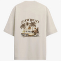 Camiseta com estampa traseira de palmeiras, carro clássico e cavalo, com as palavras "Rawbeat Worldwide" em estilo retrô.