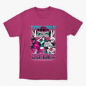 Camiseta com estampa frontal de personagem estilo mangá, com destaque para o olhar intenso acima de várias poses e figuras em ação, acompanhada por texto estilizado.