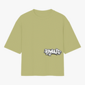 Camiseta com estampa frontal de lettering estilizado com a inscrição "Rawbeat" em fonte de graffiti, acompanhada por pequenos detalhes gráficos.