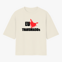 Camiseta com estampa frontal de texto estilizado "EU ♥ TRANSMASCS" com símbolo centralizado de coração e flechas e estampa traseira de símbolo minimalista.