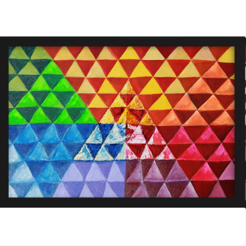 Quadro com estampa de padrão triangular em mosaico, formando pirâmides com tons variados de verde, azul, roxo, vermelho, rosa, laranja e amarelo.