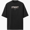 Camiseta com estampa frontal de texto estilizado "STREET" seguido por "TITANRIFF LAB 2026" com design moderno e tipografia impactante.