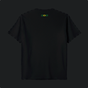 Camiseta com estampa frontal de "ORDEM & PROGRESSO" sobre uma bandeira fragmentada do Brasil e estampa traseira com "ELEVEN" e um pequeno símbolo.