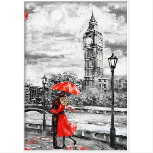 Quadro com estampa frontal de casal sob guarda-chuva, em cena urbana com postes de luz, árvores e torre de relógio ao fundo, capturando uma atmosfera clássica.