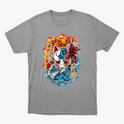 Camiseta com estampa frontal de máscara kitsune centralizada entre chamas e ondas, com kanjis japoneses e detalhes intricados de movimento e textura.