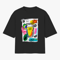 Camiseta com estampa frontal de colagem artística destacando um copo de chope, sol, folhas, frutas, bandeira do Brasil e elementos gráficos aleatórios.