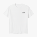 Camiseta com estampa frontal de um lobo estilizado ao lado da palavra "Ghost" em estilo caligráfico, minimalista e elegante.