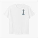 Camiseta com estampa frontal de cruz detalhada e escrito "Legio", e estampa traseira com esqueleto orando rodeado de caveiras e detalhes circulares.