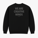 Moletom com estampa frontal de "WE ARE CREATIVE MINDS" em letras maiúsculas pequenas e estampa traseira maior com o mesmo texto, incluindo "just ship it".