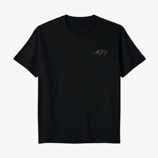 Camiseta com estampa frontal de assinatura estilizada e estampa traseira de raposa carregando bandeira, acompanhada de palavras "brasil" e "éclats girls".