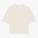 Camiseta com estampa traseira de inscrição estilizada "O essencial, é eterno.", incluindo um pequeno desenho de coroa sobre a letra "O".