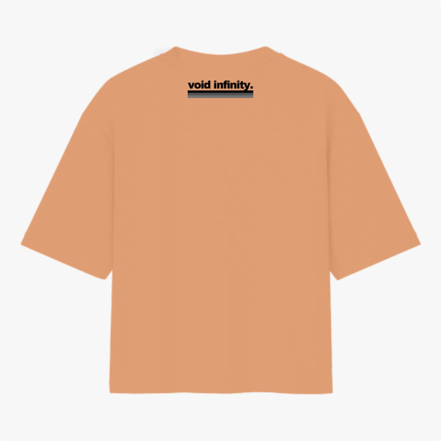 Camiseta com estampa traseira de texto simples "void infinity." centralizado próximo à gola, utilizando uma tipografia limpa e moderna.