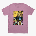 Camiseta com estampa frontal de uma figura feminina em estilo artístico, adornada com joias e detalhes florais, destacando expressões culturais e místicas.