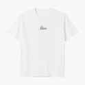 Camiseta com estampa frontal de um coliseu estilizado e estampa traseira de leão em perfil com a frase “Geração de Lêlem" sobre a imagem.