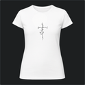 Camiseta com estampa frontal de uma cruz ornamentada por delicados ramos florais que se entrelaçam ao longo de toda sua extensão, detalhando folhas.