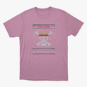 Camiseta com estampa frontal de caveira estilizada com chapéu, ossos cruzados, flocos de neve, pequenos crânios e a frase "Feliz Natal" acima.
