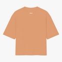 Camiseta com estampa frontal de um desenho de fogo cercado pelas palavras "eu dos fúria chaos" e estampa traseira com a palavra "vigia".