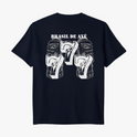 Camiseta com estampa frontal de brasão detalhado e estampa traseira de "Brasil de Axé" com números "777" estilizados sobre imagem difusa de elementos culturais.