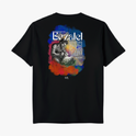 Camiseta com estampa frontal de texto "geração Bezalel" e estampa traseira de ilustração artística de artesão em fundo colorido com texto e referência bíblica.